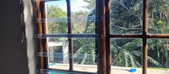 Quaint 2-bedroom house in East London for a relaxing getaway @ quite Cul-de-sac
