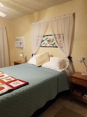 1 habitación, tabla de planchar con plancha, wifi gratis y ropa de cama