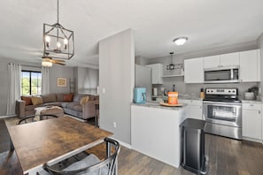 Micro-ondes, four, plaque de cuisson, lave-vaisselle