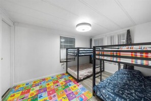 5 bedrooms, Internet, bed sheets
