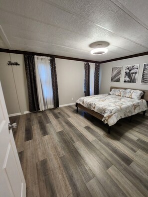 4 bedrooms, free WiFi, bed sheets - Spacious 4-bedroom waterfront house in charming Huntsville (Huntsville)