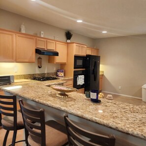 Mikrobølgeovn, ovn, kogeplade, opvaskemaskine