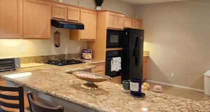 Chic 3-bedroom house in charming Desert Hot Springs