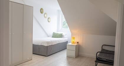 7 Bedroom 6.5 Bathroom House 2 Parking Quick tube to Central London