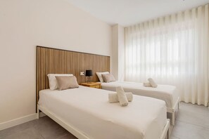 3 bedrooms, desk, iron/ironing board, WiFi