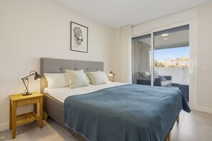 3 slaapkamers, een bureau, een strijkplank/strijkijzer, wifi