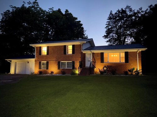 Lovely 3-bedroom house with AC in Athens