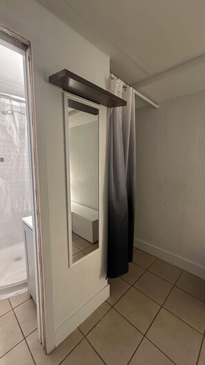 Towels, soap, toilet paper - Charming studio in adorable 10 min from hard rock (Hollywood)