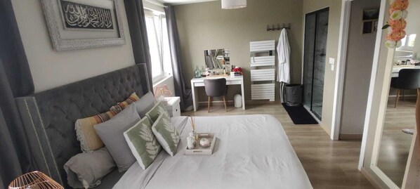 2 chambres, fer et planche à repasser, draps fournis