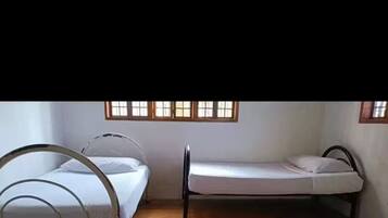 4 bedrooms, bed sheets