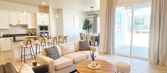 Fabulous 5 Bedrooms - New house with games room in Riverton