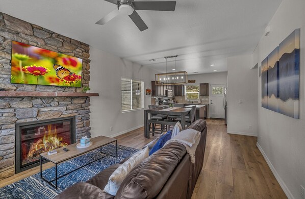 Smart TV, fireplace