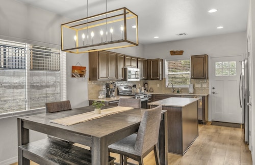 Breezy Pines | Mountain Views | Hiking Trails Nearby