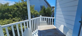 Charming Cottage Retreat – Close to Hospital & Newtown Cafes, with Garage