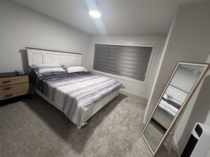 3 habitaciones, tabla de planchar con plancha y cuna de viaje 