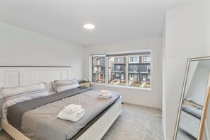 3 bedrooms, iron/ironing board, travel crib, free WiFi