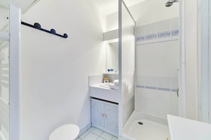 Shower, free toiletries, hair dryer, towels