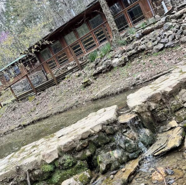 Property grounds - Large private & beautiful home on Lake Ouachita - Perfect for large gatherings! (Mount Ida)