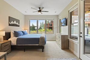 4 bedrooms, desk, iron/ironing board, travel crib