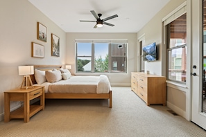 4 bedrooms, desk, iron/ironing board, travel crib