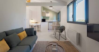 Lovely country T2 near town center!