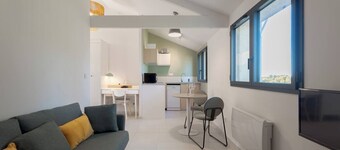 Lovely country T2 near town center!