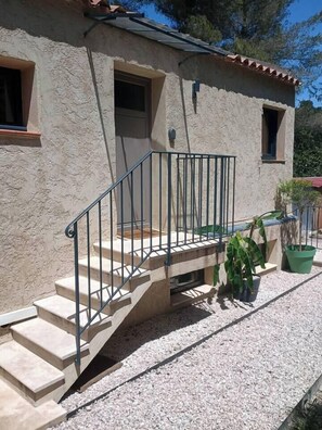 Exterior detail - Lovely country T2 near town center! (Aix-en-Provence)