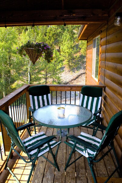 Quiet 3 bedroom home in a secluded neighborhood, minutes away from downtown LC.