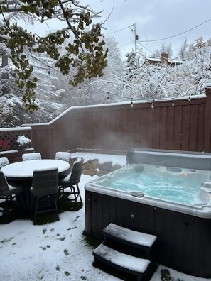 Outdoor spa tub - 2 Luxe Townhomes Private Hot Tub – Walk to Main Street & Town Lift. On Shuttle Route, Free Parking (Park City)