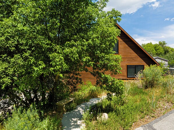 Exterior - 2 Luxe Townhomes Private Hot Tub – Walk to Main Street & Town Lift. On Shuttle Route, Free Parking (Park City)