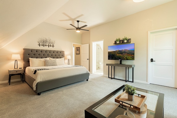5 bedrooms, desk, free WiFi, bed sheets