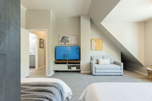 5 bedrooms, desk, free WiFi, bed sheets