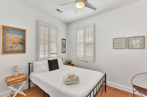 2 chambres, fer et planche à repasser, Wi-Fi gratuit, draps fournis
