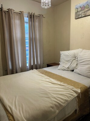 2 quartos, ferros/tábuas de passar roupa, acesso à internet