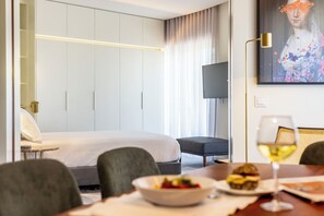 1 chambre, coffres-forts dans les chambres, fer et planche à repasser