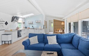 Fernseher, Kamin, Tischfußball