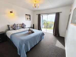 6 chambres, fer et planche à repasser, lit parapluie, Wi-Fi gratuit