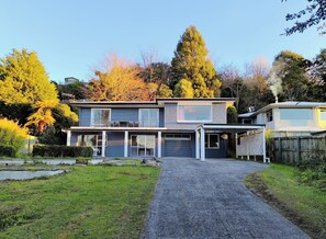Exterior - Mountain Lakeview & Close to Rotorua CBD & 6 bedrooms & Game machine & Renovated (Rotorua)