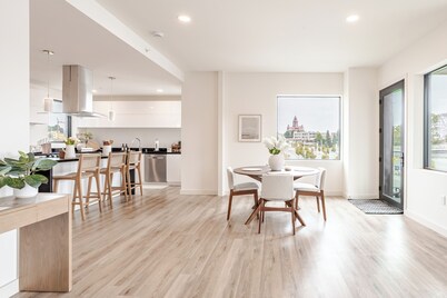 1025 Luxe • 2BR • Waterfront District • Close to Downtown & WWU