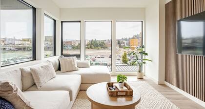 1025 Luxe • 2BR • Waterfront District • Close to Downtown & WWU