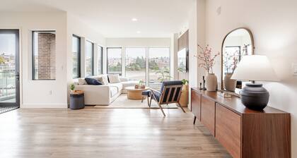 1025 Luxe • 2BR • Waterfront District • Close to Downtown & WWU