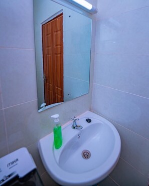 Dusche, Handtücher, Toilettenpapier