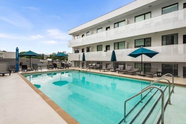 Outdoor pool, a heated pool