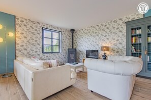 Televisie en een open haard