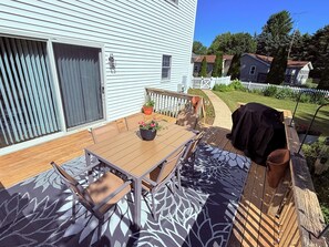 Outdoor dining - The Empty Nest-Cassopolis 3-bedroom home by Diamond Lake & 30min from Notre Dame (Cassopolis)
