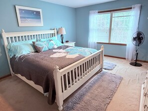 3 bedrooms, iron/ironing board, WiFi, bed sheets - The Empty Nest-Cassopolis 3-bedroom home by Diamond Lake & 30min from Notre Dame (Cassopolis)