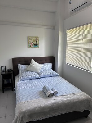 4 habitaciones, tabla de planchar con plancha, wifi y ropa de cama 