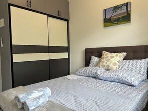 4 dormitorios, tabla de planchar con plancha, wifi y ropa de cama
