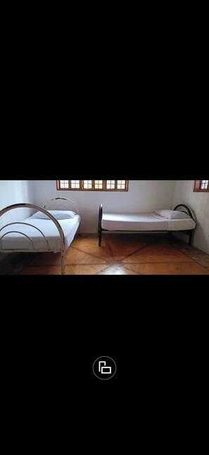 4 bedrooms, bed sheets