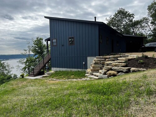 Bluffside Retreat overlooking the Mississippi River, Ferryville, Wi